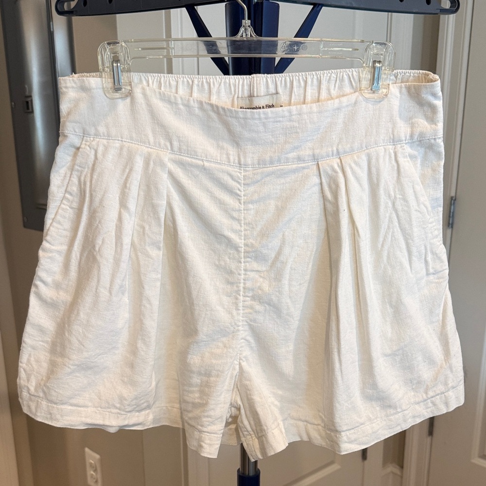 Abercrombie Women's White Linen  Casual Shorts